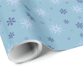 Blaue und weiße Winterschneeflocke Geschenkpapier (Rolleneckpunkt)