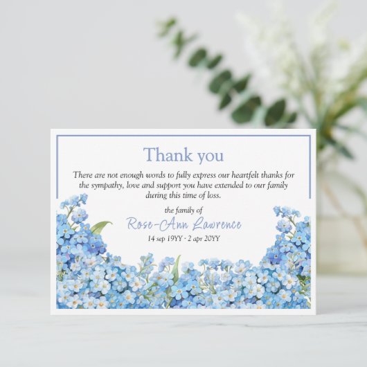 Blaue Vergissenkung-Nots-Blumenbeerdigung Dankeskarte (Stehend Vorderseite)