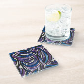 Blaue violette Pinselstriche - handgemalte Abstrak Glasuntersetzer (Schrägansicht)