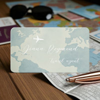 Blaue Visitenkarte mit Weltkarte und Flugzeug