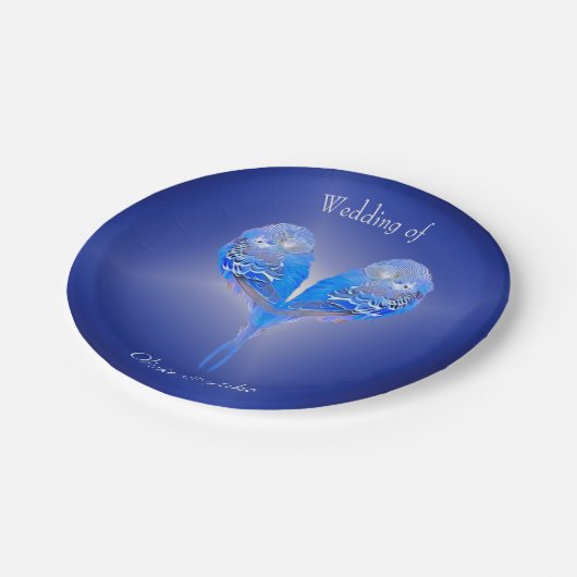 Blaue Vögel in nachtblauer Farbe Pappteller (Schrägansicht)