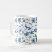 Blaue Vögel und florale Harmonie Nahtloses Muster Kaffeetasse (Vorderseite Links)