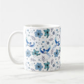 Blaue Vögel und florale Harmonie Nahtloses Muster Kaffeetasse (Links)