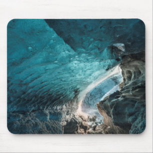 Blaue Wände einer Eishöhle Mousepad
