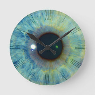 Blaue Wanduhren mit Auge