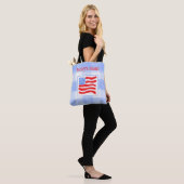 Blaue Wasserfarbe USA-Flagge mit Karo-Muster  Tasche (Am Model)