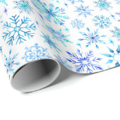 Blaue Wasserfarbe Winterschneeflocken und Glitzern Geschenkpapier (Rolleneckpunkt)