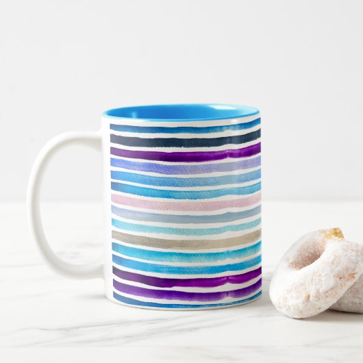 Blaue Wasserfarbenstreifen, handbemalt Zweifarbige Tasse (Mit Donut)