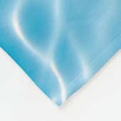 Blaue Wasseroberfläche, Natur abstrakt Fleecedecke (Ecke)