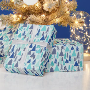 Blaue Weihnachtsbäume in einem Evergreen Forest Geschenkpapier