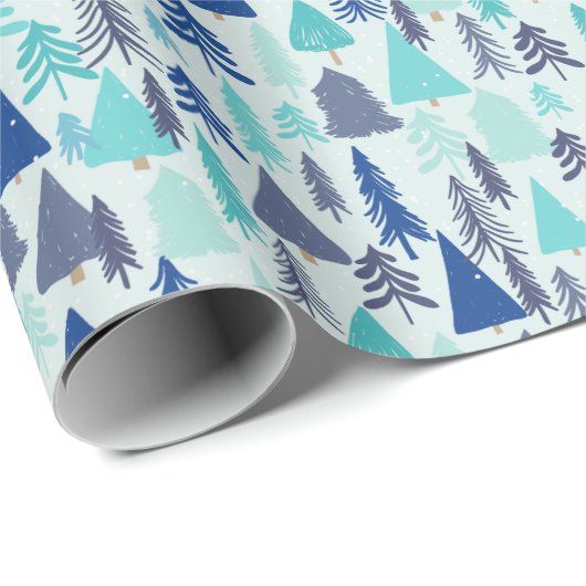 Blaue Weihnachtsbäume in einem Evergreen Forest Geschenkpapier (Rolleneckpunkt)