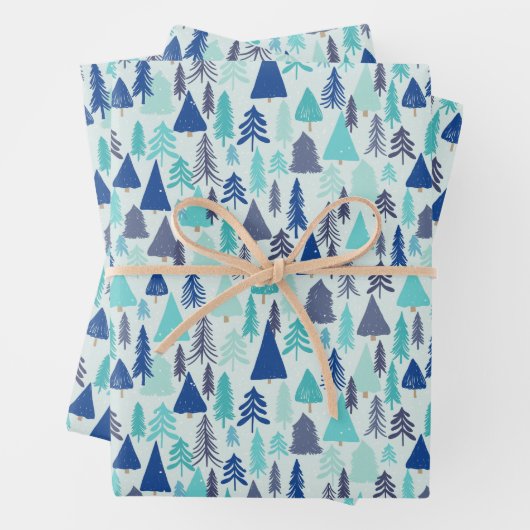 Blaue Weihnachtsbäume in einem Evergreen Forest Geschenkpapier Set (Beispiel)