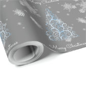 Blaue Weihnachtsbaume und Schneeflocken Geschenkpapier (Rolleneckpunkt)