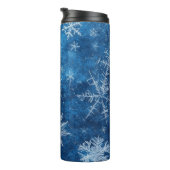 Blaue Weihnachtsschneeflocke Thermosbecher (Nach rechts gedreht)