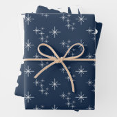 Blaue Weihnachtsschneeflocken Evergreen Trees Geschenkpapier Set (Beispiel)