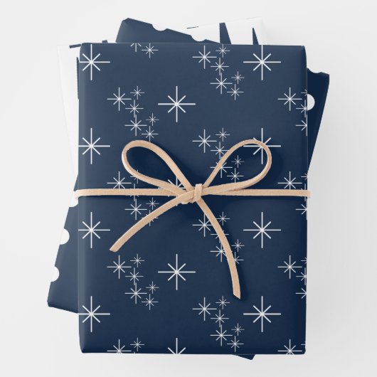 Blaue Weihnachtsschneeflocken Evergreen Trees Geschenkpapier Set (Beispiel)