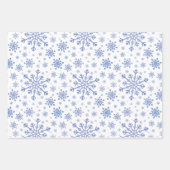 Blaue Weihnachtsschneeflocken im Winter Weiß Geschenkpapier Set (Vorderseite)