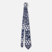 Blaue Weihnachtsschneeflocken Muster Krawatte (Rückseite)