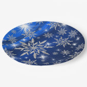 Blaue Weihnachtssterne mit weißem Eiskristall Pappteller (Schrägansicht)