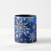 Blaue Weihnachtssterne mit weißem Eiskristall Tasse (Zentrum)