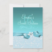 Blaue/weiße Blume & Bow Geburtstag Einladung (Vorderseite)