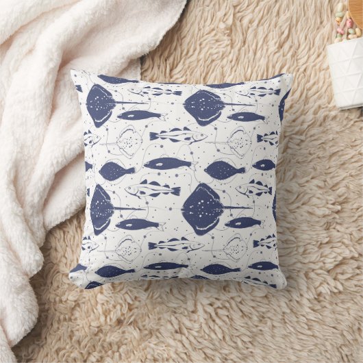 Blaue, weiße Fische Muster im Wavy Fishing Net Kissen (Decke)