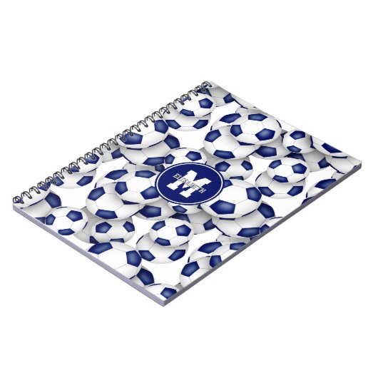 Blaue weiße Fußballbälle - Kindersport Notizblock (Linke Seite)