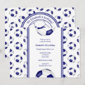 Blaue weiße Fußballbälle Muster Geburtstagsparty Einladung (Vorne/Hinten)