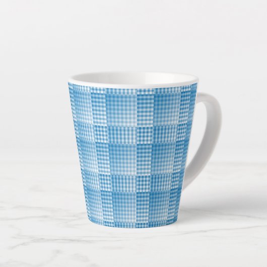 Blaue Weiße Schachbrettmuster-Abstraktion Milchtasse (Rechte Ecke)