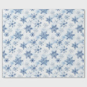 Blaue Weiße Weihnachtskiefern Schneeflocken Geschenkpapier (Flach)