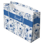 Blaue weiße Wildblumen-Blumen-Monogramm-Name Große Geschenktüte (Rückseite Schrägansicht)
