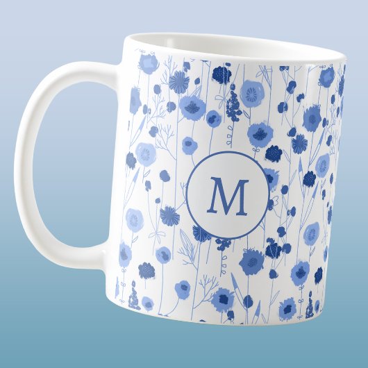 Blaue weiße Wildblumenwiese Botanisches Monogramm Kaffeetasse