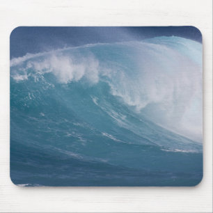 Blaue Welle kracht, Maui, Hawaii, USA Mousepad