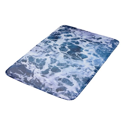 Blaue Wellen am Ozean Badematte (Schrägansicht)