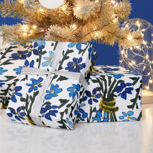 Blaue Wildblumen Muster auf Weiß Geschenkpapier (Feiertage)