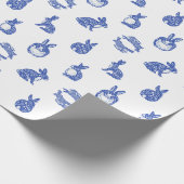 Blaue Willow Rabbit Whimsical Isle of Rabbits Tiss Geschenkpapier (Ecke)