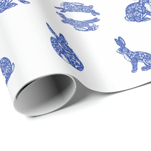 Blaue Willow Rabbit Whimsical Isle of Rabbits Tiss Geschenkpapier (Rolleneckpunkt)