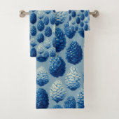 Blaue Winter Pine Cone Muster Badhandtuch Set (Insitu)