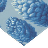 Blaue Winter Pine Cone Muster Tischdecke (Schrägansicht)