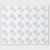 Blaue Winter-Schneeflocken im weißen Urlaub Geschenkpapier (Flach)
