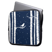 Blaue Winterbäume und Vögel Laptopschutzhülle (Vorderseite Links)