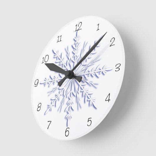 Blaue Winterschneeflocke Runde Wanduhr (Winkel)