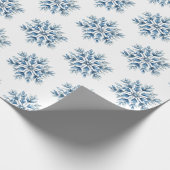 Blaue Winterschneeflocken Geschenkpapier (Ecke)