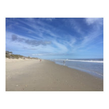 Blaue Wolken über einem Atlantischen Ozean mit nie