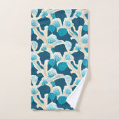 Blauer Abstrakter Ozeanboden | Küstenmuster Badhandtuch Set (Handtuch)