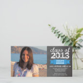 Blauer Bannerchalkboard Foto Abschluss Ankündigung (Stehend Vorderseite)