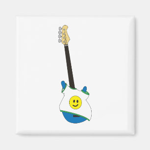 Blauer Bass mit einem Happy-Gesicht-Shirt-Magneten Magnet