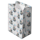 Blauer Blauer und rosa Alice im Wunderland Kinderd Mittlere Geschenktüte (Vorderseite Schrägansicht)