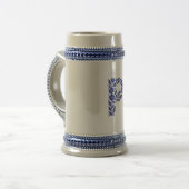Blauer Blumen-Letter-P-Monogramm-Becher Bierglas (Vorderseite Links)