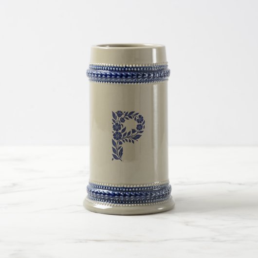 Blauer Blumen-Letter-P-Monogramm-Becher Bierglas (Mittel)